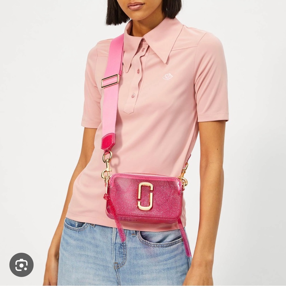 SÚPER Cute the jelly Glitter Marc Jacob’s snapshot bag!